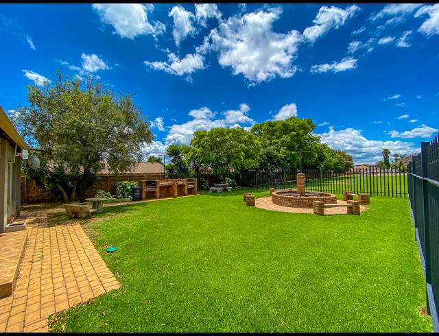 3 BEDROOM TOWNHOUSE FOR SALE IN BERGBRON
